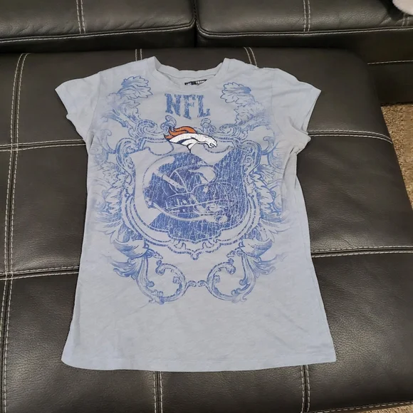 NFL Denver Broncos Fitter Tee Size Medium - Picture 1 of 3